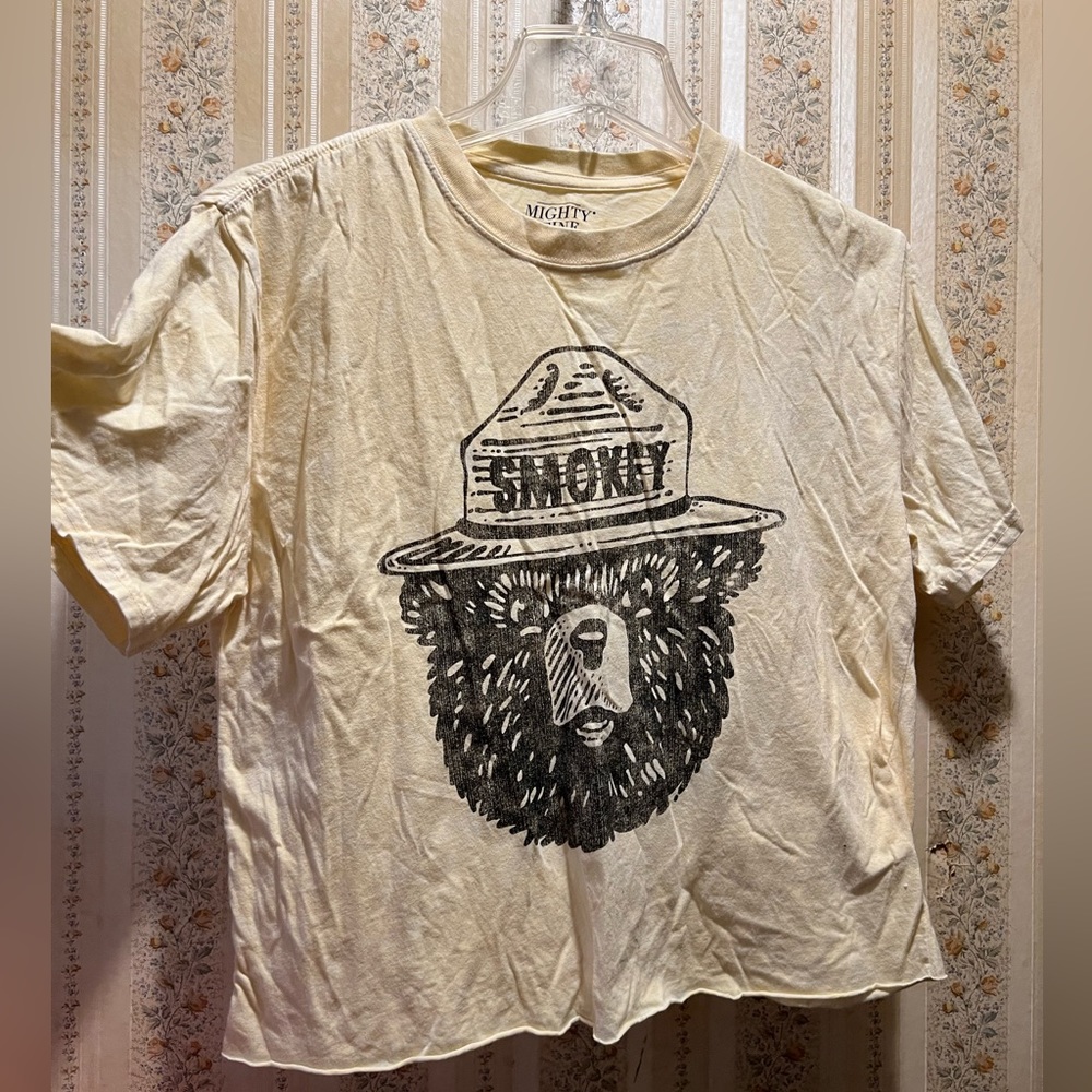 Women’s/ juniors shirt tee. Smokey the bear